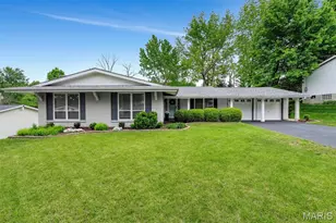 12155 Mirror Lake Dr, Saint Louis, MO 63146 - Photo 2