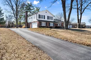 11960 Randy Dr, Creve Coeur, MO 63141 - Photo 2