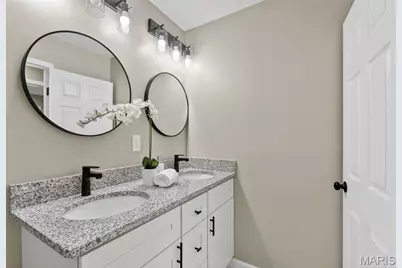 519 Bismark Avenue, Saint Louis, MO 63119 - Photo 16