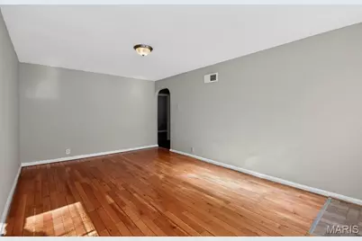 8129 Titus Road, Saint Louis, MO 63114 - Photo 14