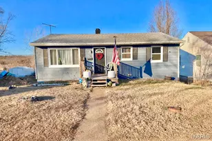 617 Perry St, De Soto, MO 63020 - Photo 1