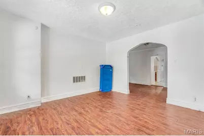 4655 Farlin Avenue, Saint Louis, MO 63115 - Photo 6
