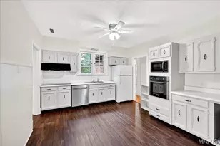 7224 Pershing Ave, University City, MO 63130 - Photo 12