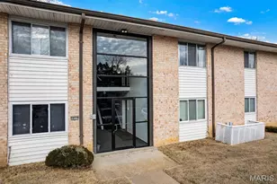 10117 Sakura Dr, Saint Louis, MO 63128 - Photo 1