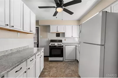 8 Drummond Drive, Saint Louis, MO 63135 - Photo 10