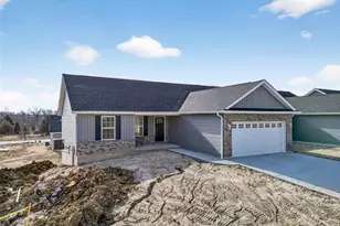 276 Railroad St, Moscow Mills, MO 63362 - Photo 2