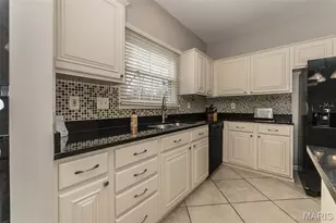 14380 Cedar Springs Dr, Chesterfield, MO 63017 - Photo 10