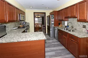 13138 Royal Pines Dr, Maryland Heights, MO 63146 - Photo 10