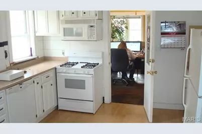 2015 S Big Bend Boulevard, Maplewood, MO 63117 - Photo 8