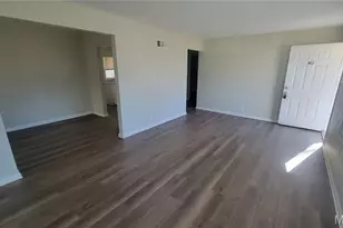 2000 Wismer Ave, Saint Louis, MO 63114 - Photo 2