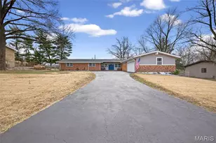 6750 Foxshire Dr, Florissant, MO 63033 - Photo 2