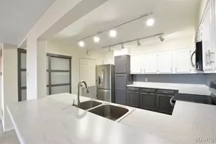 1033 Wilton Royal Dr, Creve Coeur, MO 63146 - Photo 12