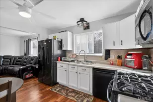 10749 Runningbrook Dr, Bellefontaine Neighbors, MO 63137 - Photo 6