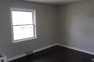 9244 Edna St, Saint Louis, MO 63137 - Photo 8