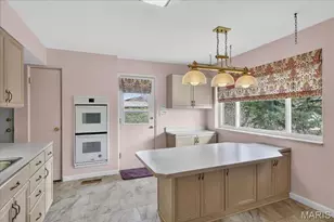 848 S Aldan Dr, Olivette, MO 63132 - Photo 8