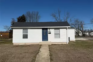 1105 W W Locust St, Bowling Green, MO 63334 - Photo 1