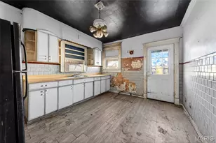 5947 Summit Pl, Saint Louis, MO 63147 - Photo 12