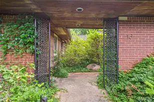 16 Meadowbrook Country Club Estate, Ballwin, MO 63011 - Photo 4
