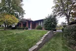 1946 Burlewood Dr, Saint Louis, MO 63146 - Photo 68