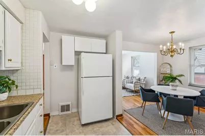 8015 Parkwood Drive, Saint Louis, MO 63123 - Photo 8