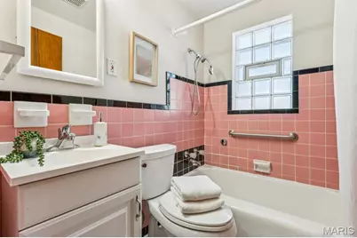 8015 Parkwood Drive, Saint Louis, MO 63123 - Photo 14