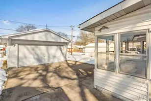 8015 Parkwood Dr, Saint Louis, MO 63123 - Photo 28