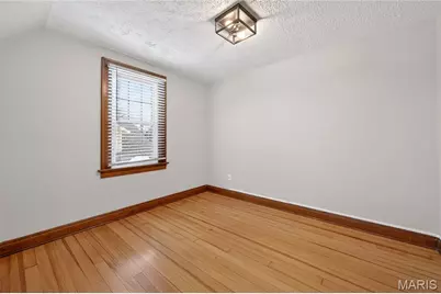 221 N Benton Avenue, Saint Charles, MO 63301 - Photo 24