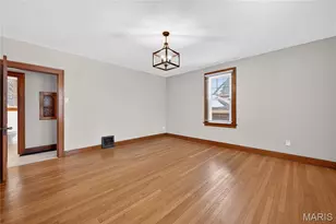 221 N Benton Ave, Saint Charles, MO 63301 - Photo 14