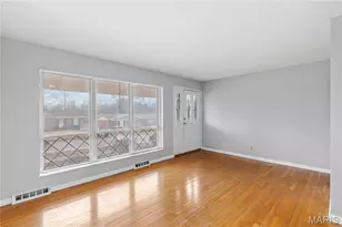 4645 Tauneybrook Dr, Saint Louis, MO 63128 - Photo 4