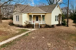 659 E Pine St, Bourbon, MO 65441 - Photo 1