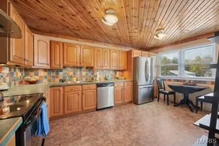 13131 Royal Pines Dr, Maryland Heights, MO 63146 - Photo 2