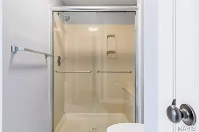 1040 Greystone Manor Parkway, Chesterfield, MO 63005 - Photo 68