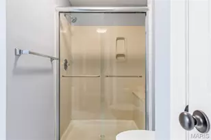 1040 Greystone Manor Pkwy, Chesterfield, MO 63005 - Photo 68