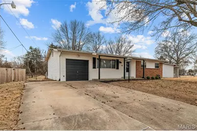 775 Sherwood Drive, Florissant, MO 63031 - Photo 2