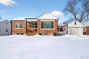 1335 Pinetree Ln, Webster Groves, MO 63119 - Photo 2