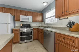 1118 Saddlebrook Ct, Saint Charles, MO 63304 - Photo 10