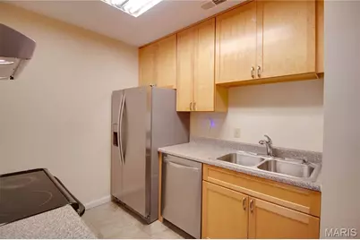 9041 N Swan Circle, Brentwood, MO 63144 - Photo 12