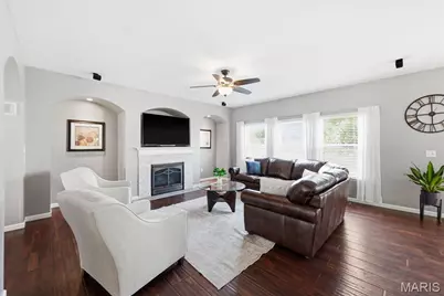 176 Berry Manor Circle, Saint Peters, MO 63376 - Photo 6