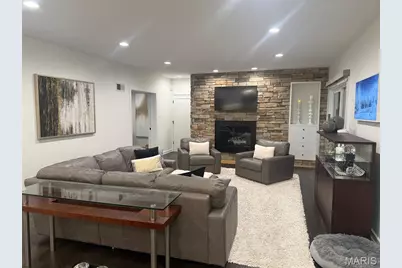 70 E Ladue Estates Drive, Creve Coeur, MO 63141 - Photo 4