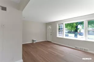 8135 Bloom Dr, Saint Louis, MO 63114 - Photo 6