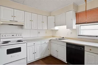 860 Saint Brendan Lane, Florissant, MO 63031 - Photo 10