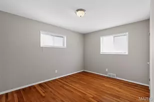 296 Meadowcrest Dr, Saint Louis, MO 63135 - Photo 14