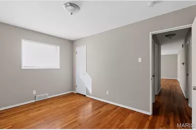 296 Meadowcrest Drive, Saint Louis, MO 63135 - Photo 18