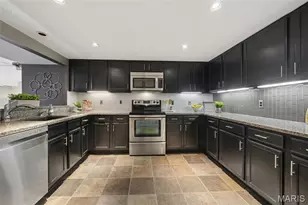 1010 Thoreau Ct, Saint Louis, MO 63146 - Photo 12
