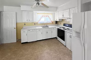 2325 Pheasant Dr, Saint Louis, MO 63031 - Photo 8