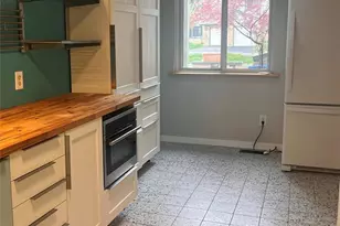 2038 Silent Spring Dr, Maryland Heights, MO 63043 - Photo 10