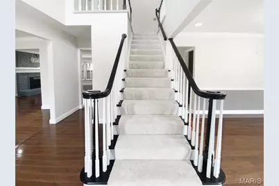 15751 Heathercroft Drive, Chesterfield, MO 63017 - Photo 12