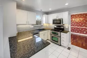 326 Woodlawn Terrace Ct, Ballwin, MO 63021 - Photo 2