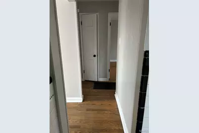 10142 Newbold Drive, Bellefontaine Neighbors, MO 63137 - Photo 8