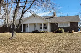 393 Martin Field Ct, Villa Ridge, MO 63089 - Photo 2